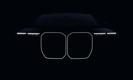 Новый BMW 7-й серии сохранит огромную решетку радиатора и раздельные фары