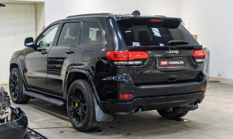 Установка нижнего спойлера под стекло Jeep Grand Cherokee WK2 рестайлинг
