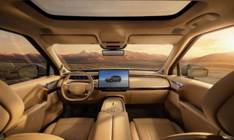 Xpeng представила интерьер своего флагманского внедорожника GX в преддверии презентации 15 апреля