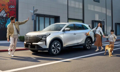 В Китае стартуют предварительные продажи внедорожника Changan CS75 Plus с системой HEV и первым двигателем с непосредственным впрыском в 500 бар