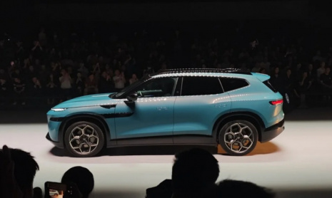 Volkswagen выпускает ID. Unyx 08, первую серийную модель от VW-Xpeng, стоимость которой начинается с 2,5 млн рублей