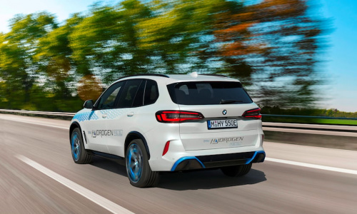 BMW предостерегает от перехода на полностью электрический автомобиль