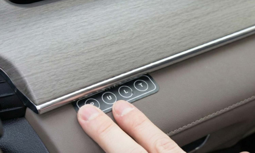 Универсальный пульт Home Link в авто для ворот и шлагбаума 4 в 1