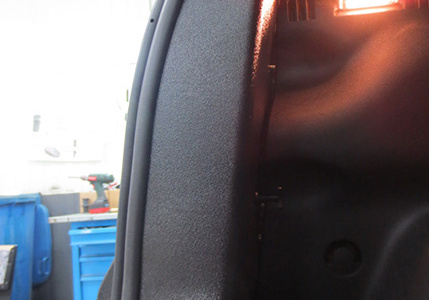 Внутренняя защита боковин багажника на Renault Duster 1