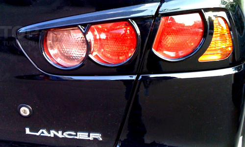 Накладки на задние фонари Ralliart на Mitsubishi Lancer 10 (X)