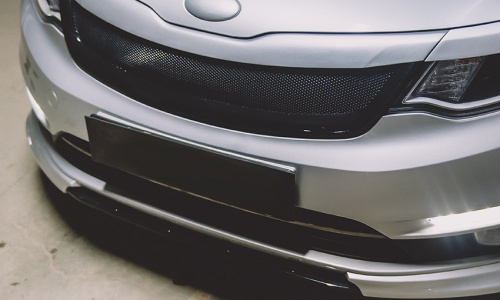 Центральная вставка клыков Element на Kia Rio 3