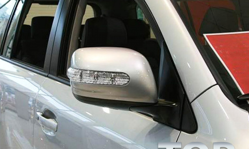 Крышки с указателями поворотов на зеркала на Toyota Land Cruiser 200