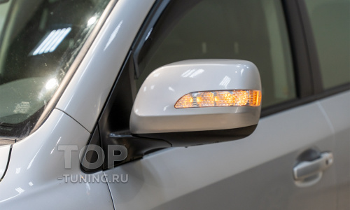 Крышки с указателями поворотов на зеркала плоские на Toyota Land Cruiser 200