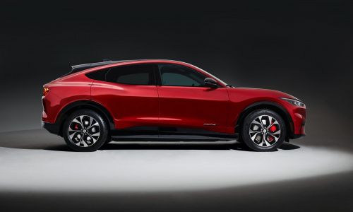 2020 Ford Mustang Mach-E - полностью электрический внедорожник-купе