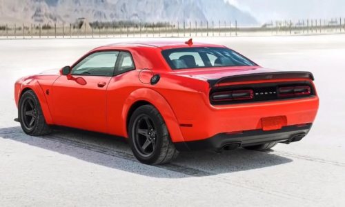 Этот Dodge Challenger из Спасателей Малибу - мощный фургон для пляжа