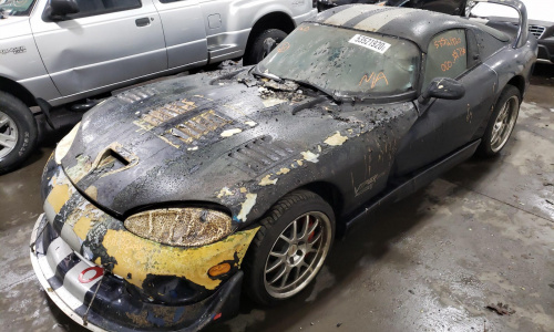 2001 Dodge Viper GTS почти сгорел