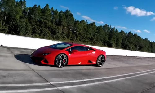 Porsche Taycan Turbo S против Lamborghini Huracan Evo