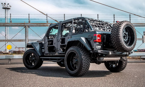 Благодаря Liberty Walk Jeep Wrangler выглядит потрясающе