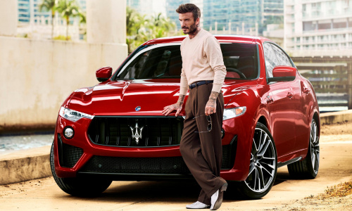 Посмотрите, как Дэвид Бекхэм нарезает пончики на Maserati