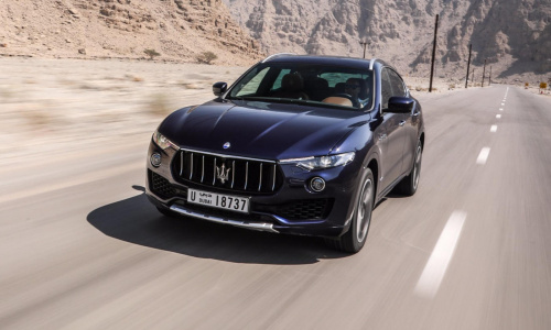 Maserati Levante застрял под шоссе после дикой полицейской погони