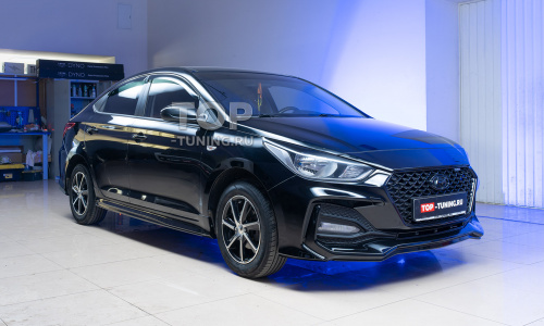 Установка обвеса Stinger GT на черный Hyundai Solaris 2