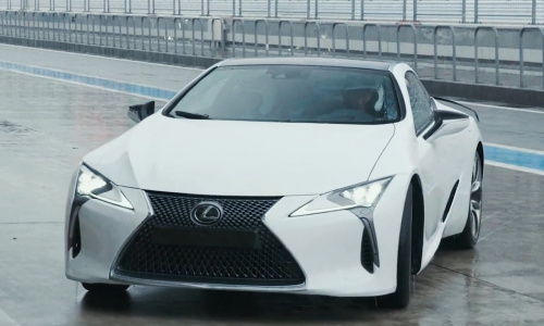 Lexus LC получает новое заднее крыло, вдохновленное полетом