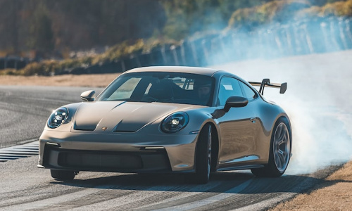 Этот Porsche 911 GT3 имеет идеальный индивидуальный цвет