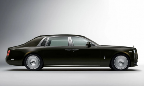 Лимузин Rolls-Royce Phantom получит небольшое обновление к 2022 году