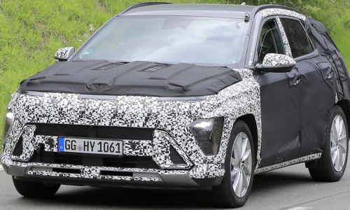 Новый 2023 Hyundai Kona замечен на тестах в Альпах