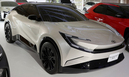 Полностью электрическая Toyota C-HR находится в разработке