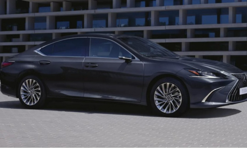 Lexus ES получает обновления технологий и дизайна на 2023 год