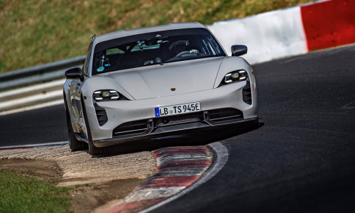 Porsche Taycan установил новый рекорд серийного электромобиля на Нюрбургринге