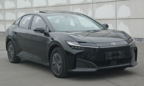 Изображения нового полностью электрического седана Toyota bZ3 просочились в сеть