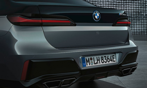 Вот почему двухцветная краска на новом BMW 7 серии стоит 750 тысяч рублей