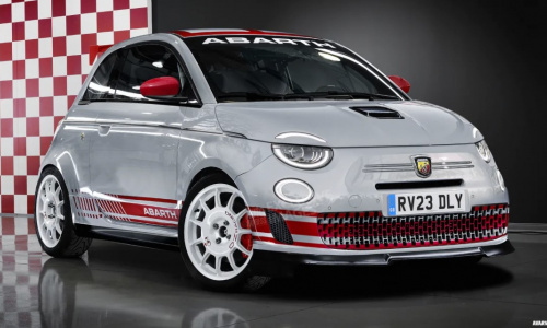 Горячий новый электромобиль Abarth 500 будет представлен 22 ноября