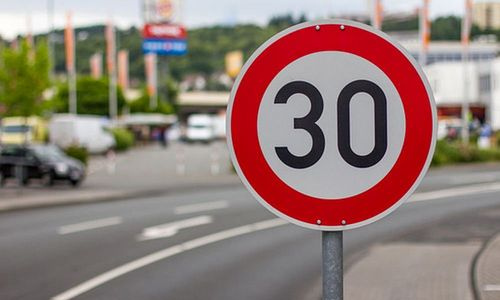Ограничение скорости в 30 км в ч мало влияет на безопасность дорожного движения