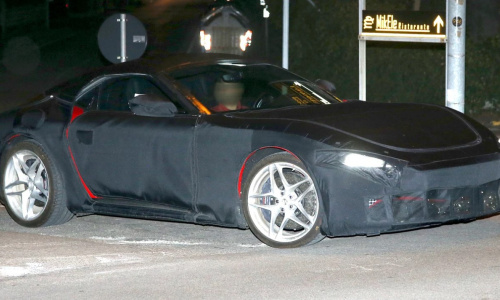 Новый Ferrari Roma Spider - официальное изображение гранд-таурера с откидным верхом