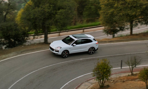2024 Porsche Cayenne S E-Hybrid выйдет с 512-сильным двигателем V6