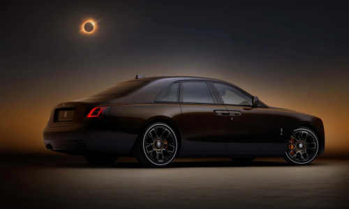 Новый Rolls-Royce Black Badge Ghost Ekleipsis