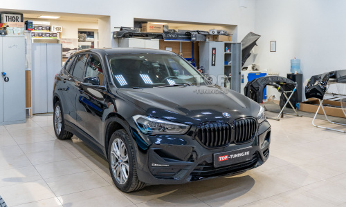 Монтаж сетки в бампер и покраска юбки для BMW X1