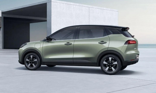 Небольшой электрический кроссовера Wuling Bingo Plus показан в Китае