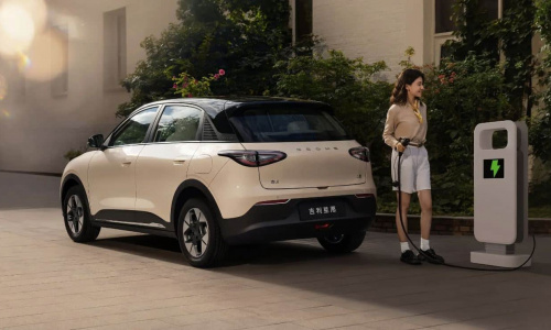 Стартовала предпродажа Geely Geome Xingyuan в Китае с электроприводом 11 в 1 по цене 1 млн рублей