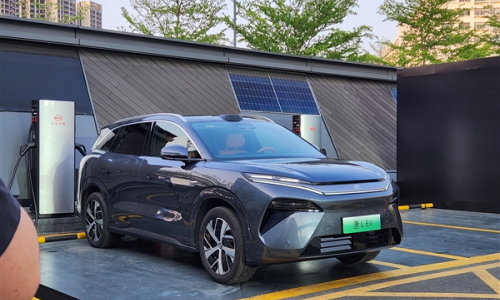 Внедорожники BYD Tang L EV и PHEV продаются по цене от 2,66 млн рублей