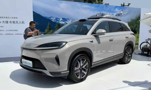 Модель Sealion 07 DM-i от BYD, выпущенная в Китае по цене от 2 млн рублей, ориентирована на мировые рынки