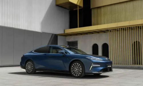 “Ужасный автомобиль”: комментарии вице-президента Chery о Galaxy Starshine 8 от Geely вызвали бурю в социальных сетях