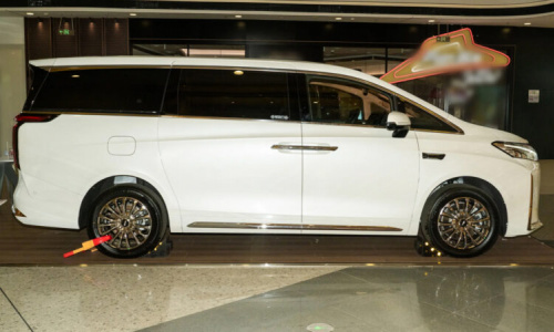 Компания GWM выпустила серию роскошных подключаемых гибридов MPV под брендом Wey