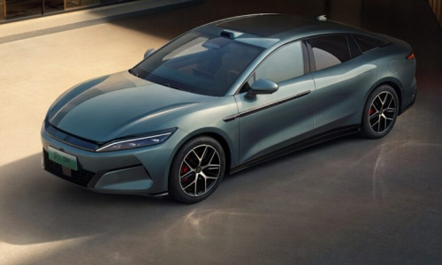 Модель BYD Han L PHEV начального уровня без лидара была представлена перед запуском в продажу