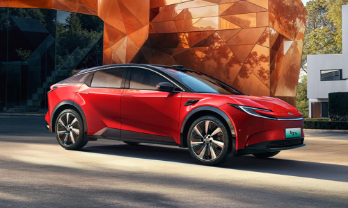 Toyota выпускает электрический внедорожник-купе bZ5 с аккумулятором BYD blade по цене от 1,44  млн рублей в Китае