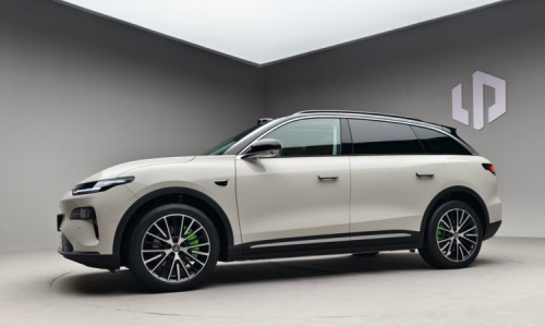 В Китае стартовали предварительные продажи обновленного кроссовера Leapmotor C11 по цене от 1,74 млн рублей