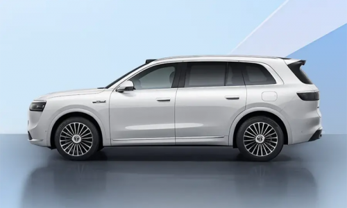 Полностью электрическая версия Aito M8 была представлена в преддверии августовской презентации