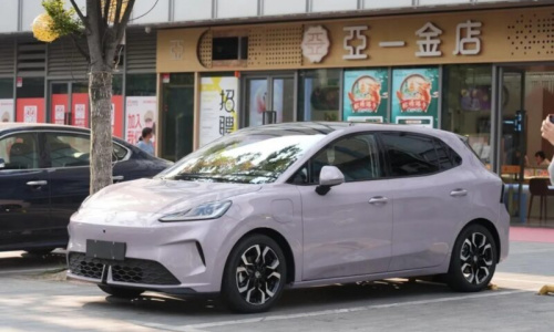 Новый электромобиль MG4 EV мощностью 163 л.с. и запасом хода 537 км можно увидеть в дилерских центрах в преддверии его дебюта в Китае