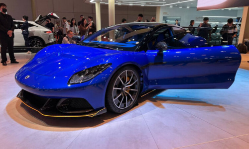 Замечено электрическое купе Denza Z от BYD – в Китае появился вариант с откидным верхом