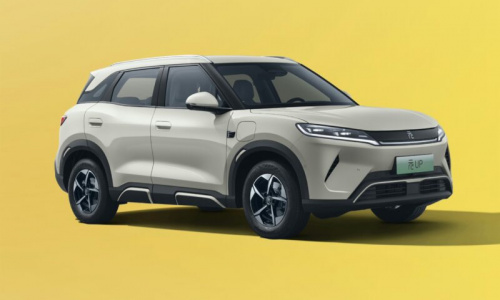 BYD добавляет новую комплектацию начального уровня стоимостью 837 000 рублей без “Божьего ока”.