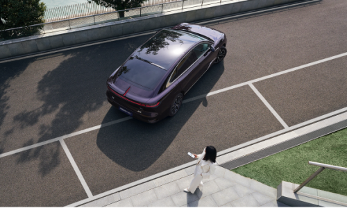 Седан Voyah Passion L PHEV мощностью 657 л.с. и длиной более 5,1 метра представлен в Китае