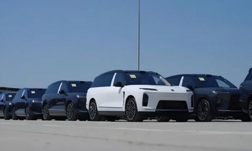 Новый внедорожник Nio ES8 на платформе NT3.0 поступает в дилерские центры Китая